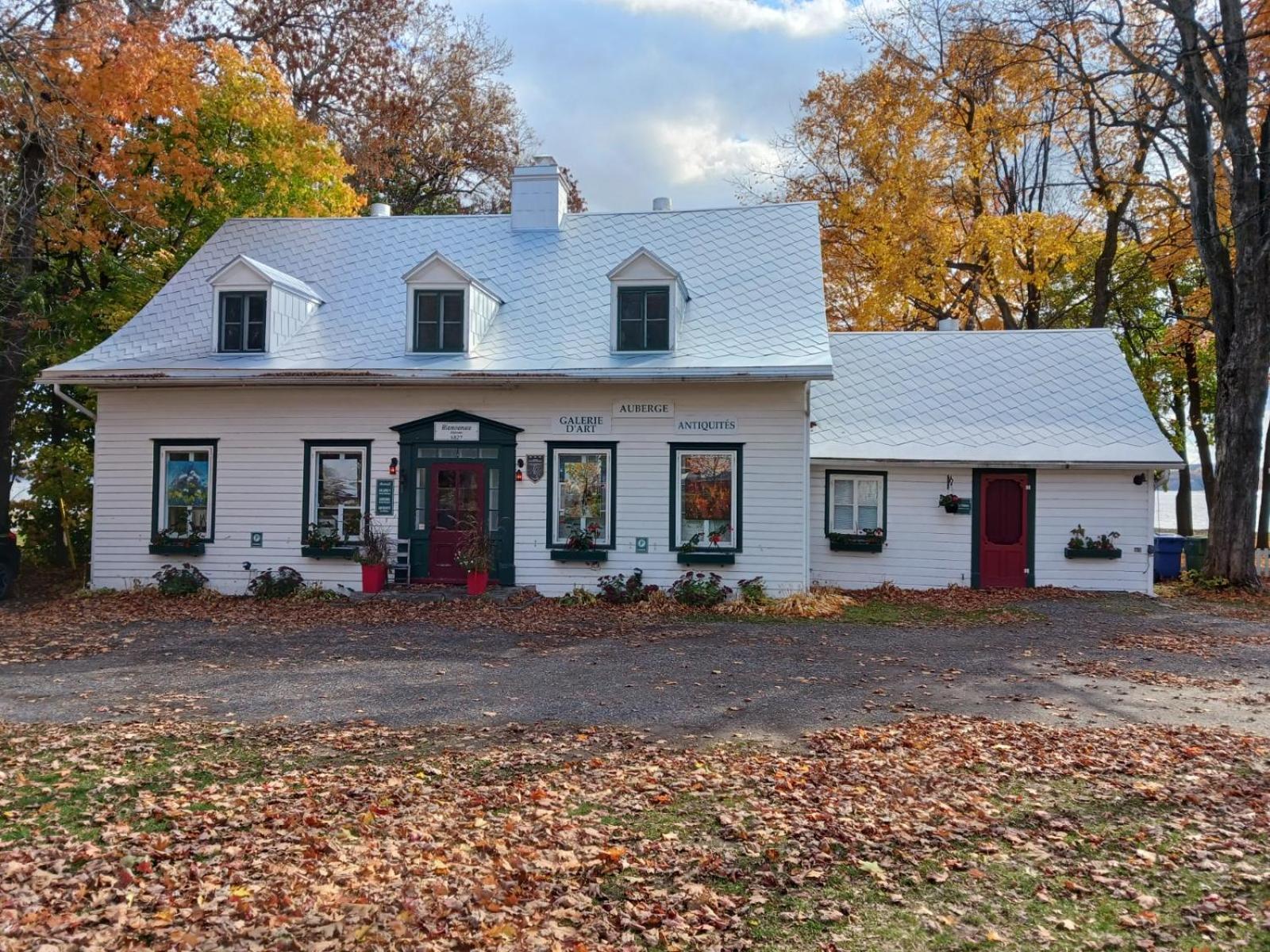 Auberge Les Blancs Moutons Saint-Laurent-de-l'ile d'Orleans 외부 사진