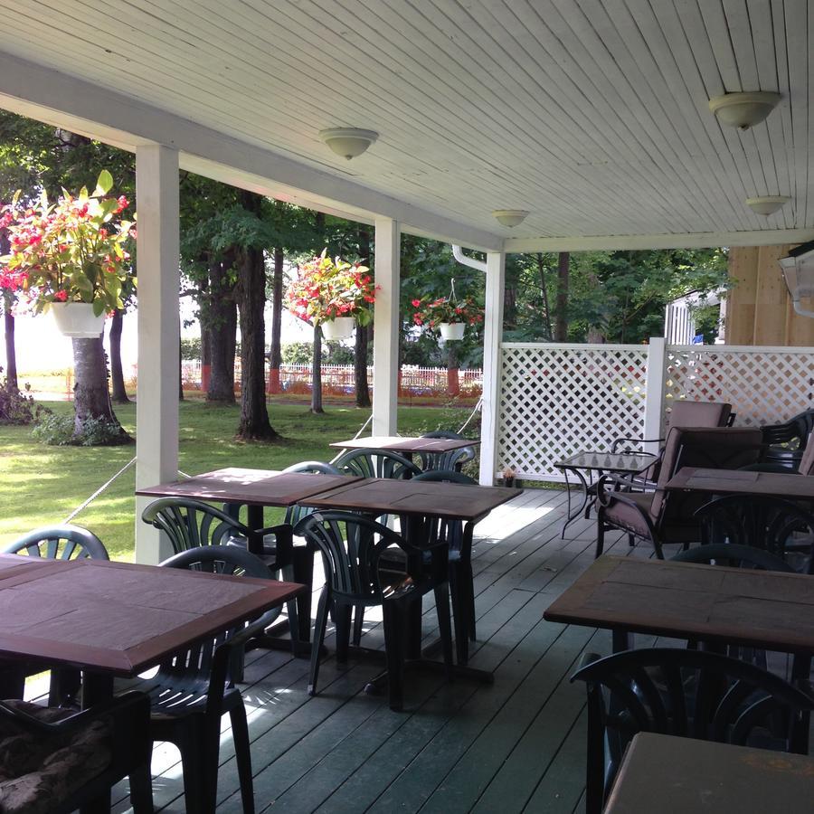 Auberge Les Blancs Moutons Saint-Laurent-de-l'ile d'Orleans 외부 사진