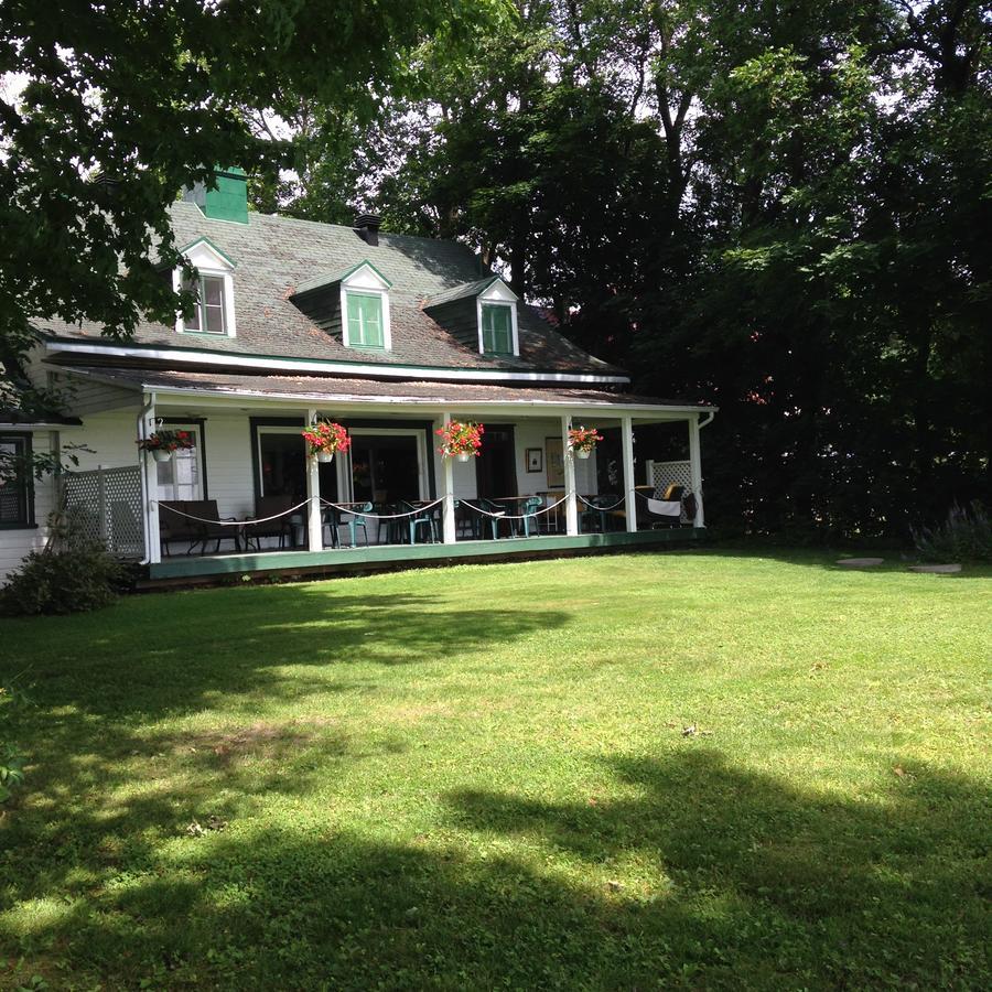 Auberge Les Blancs Moutons Saint-Laurent-de-l'ile d'Orleans 외부 사진